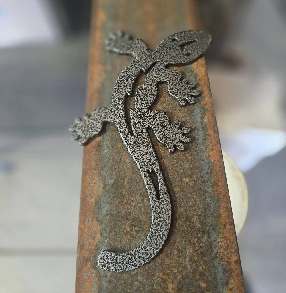 Decorative steel lizard detail